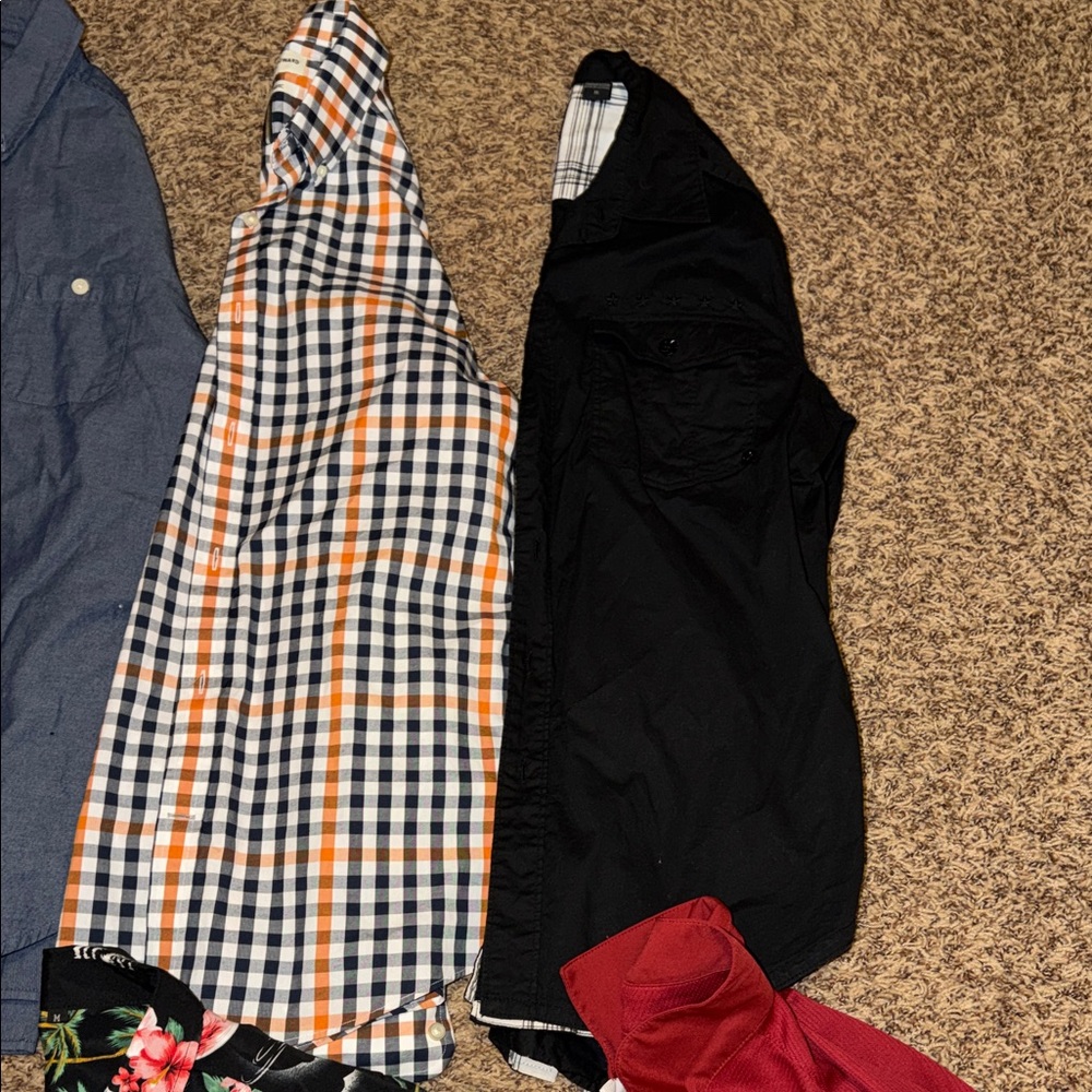 Assorted Men's Shirts Collection - Picture 3 of 4
